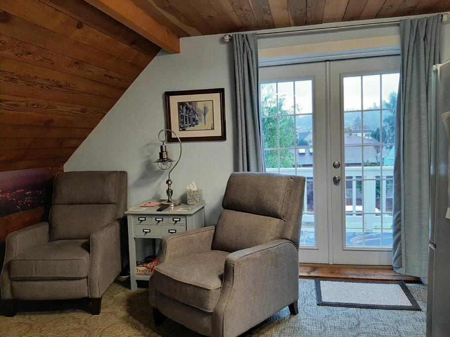 Upstairs Alki - -historic-1858 Guest house