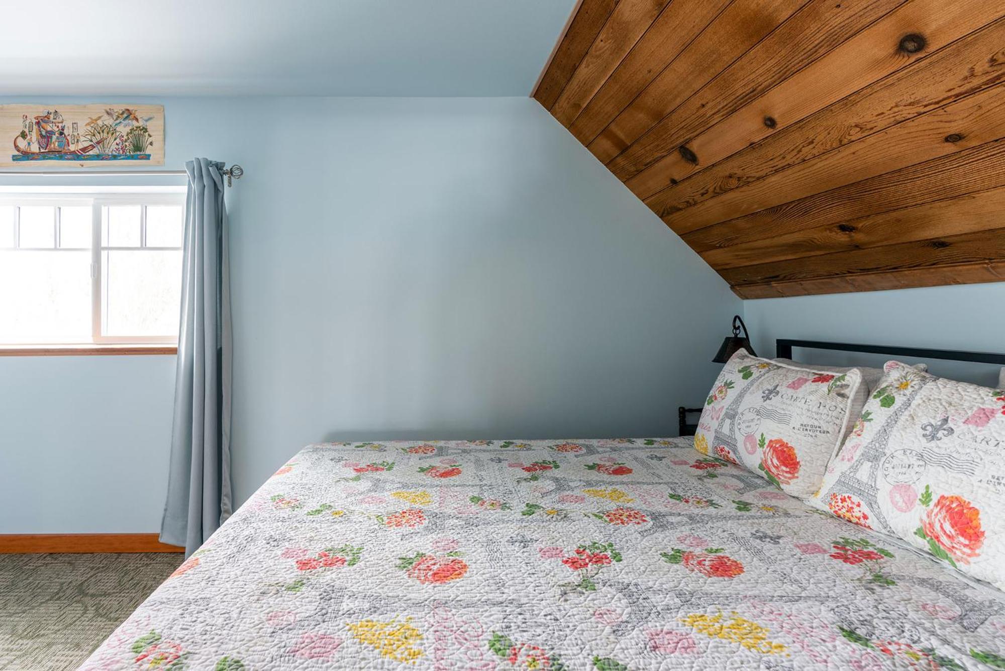 Guest house Upstairs Alki - -historic-1858 *