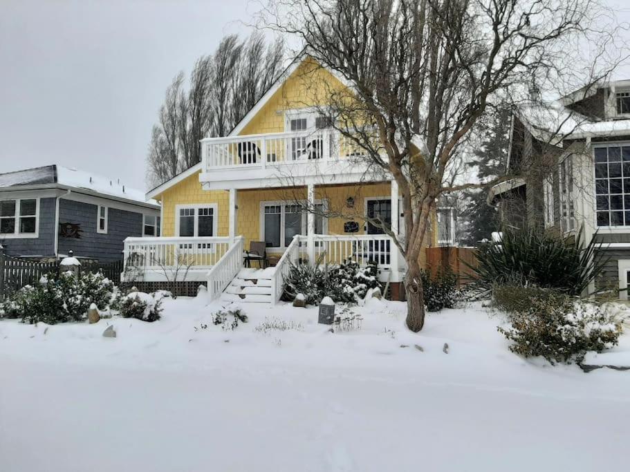 Upstairs Alki - -historic-1858 Guest house
